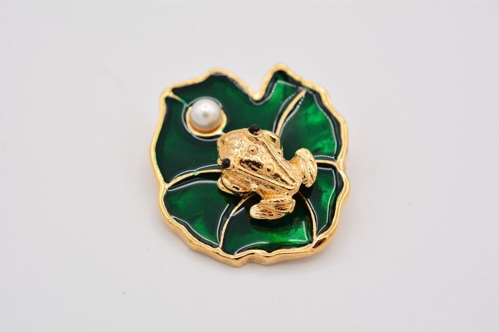 JJI Vintage Frog Pin Brooch Lily Pad Pearl Green Gold Tone Enamel Signed BinAT